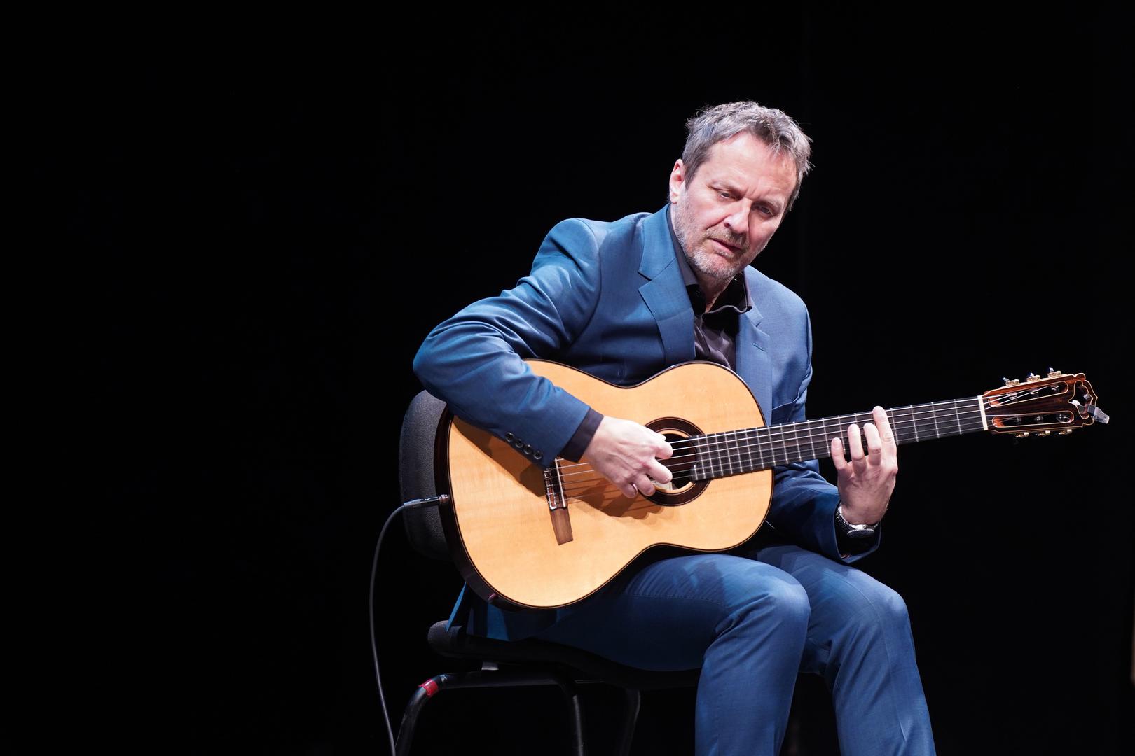 "Kao profesionalnom gitaristu nepojmljivo mi je da čovjek koji radi najbolje svjetske gitare živi u Zaprešiću i da mi je tu, nadohvat ruke”, kaže Ante Gelo