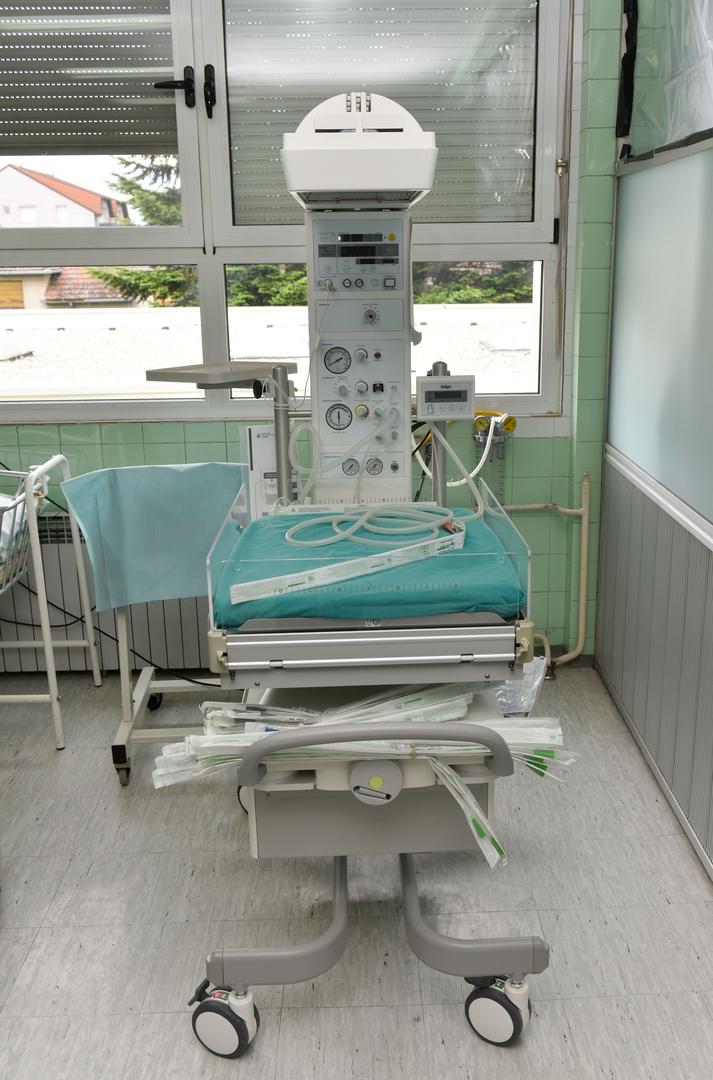 Donirani stolić za reanimaciju i toplinsku terapiju novorođenčadi na Rodilištu OB Bjelovar.