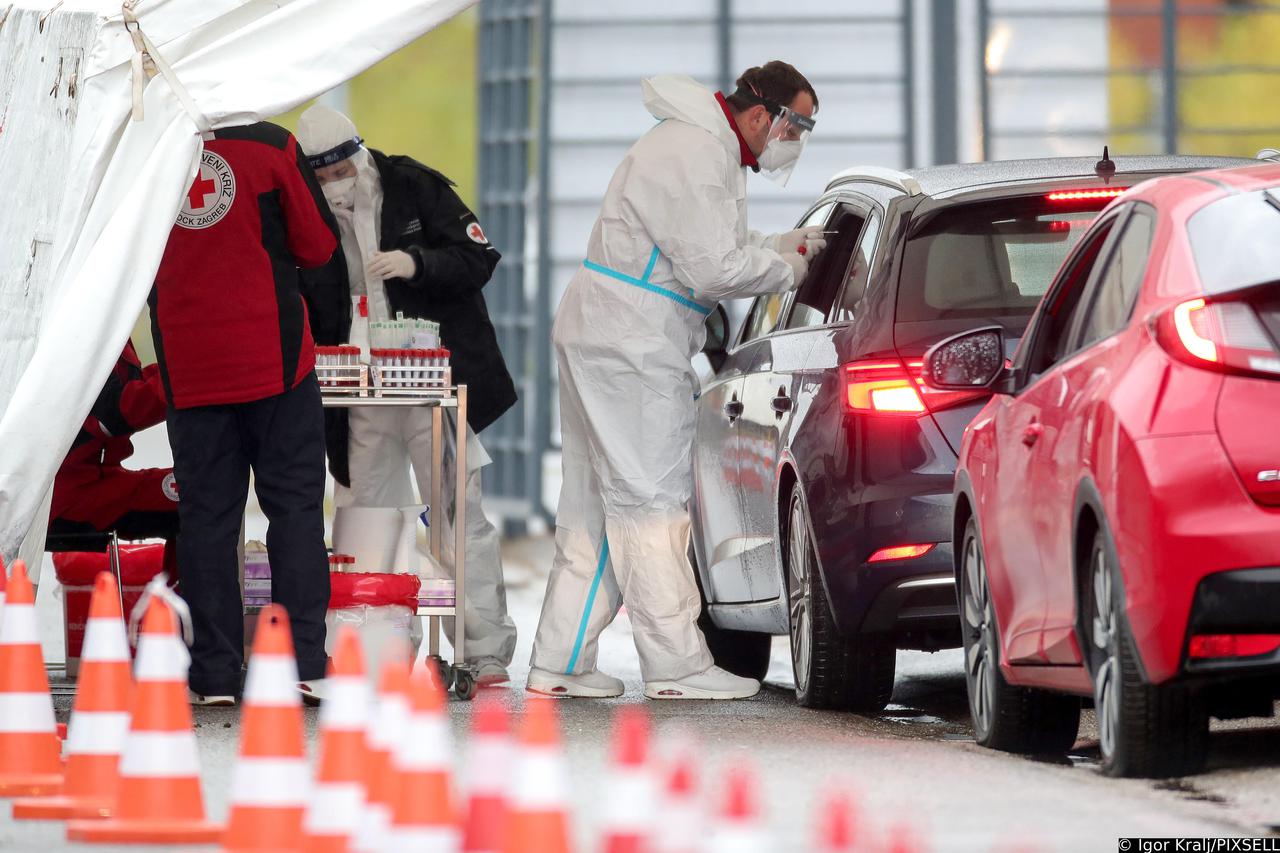 Povećan broj vozila na drive-in COVID testiranju na Zagrebačkom Velesajmu