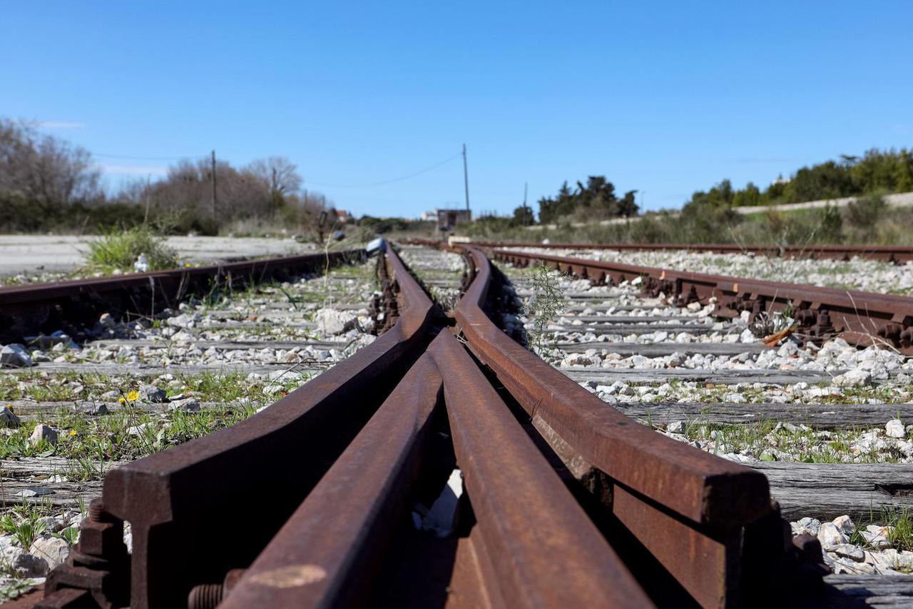 Zadar: Nakon što je propadala više od 10 godina, obnavlja se pruga Zadar-Knin