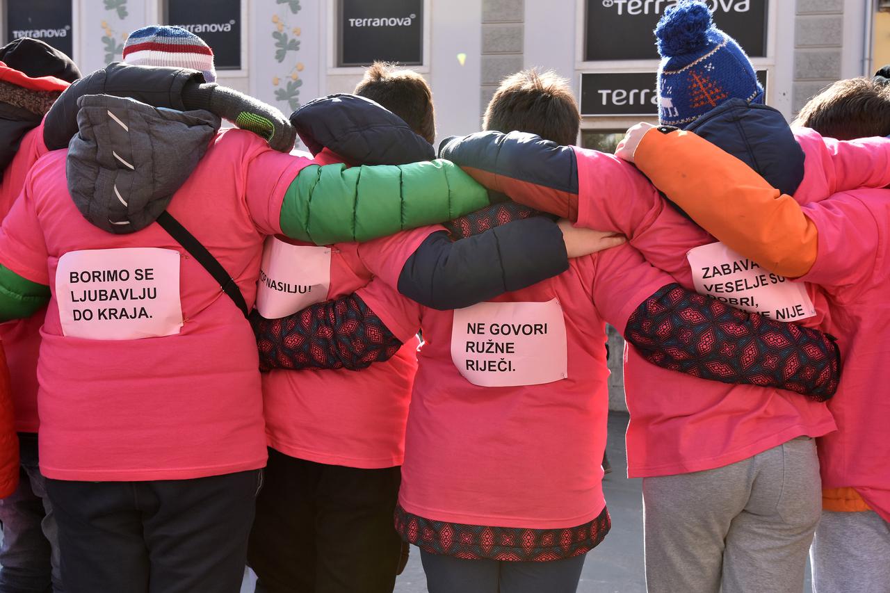 Pula: Obilježen Dan ruži?astih majica