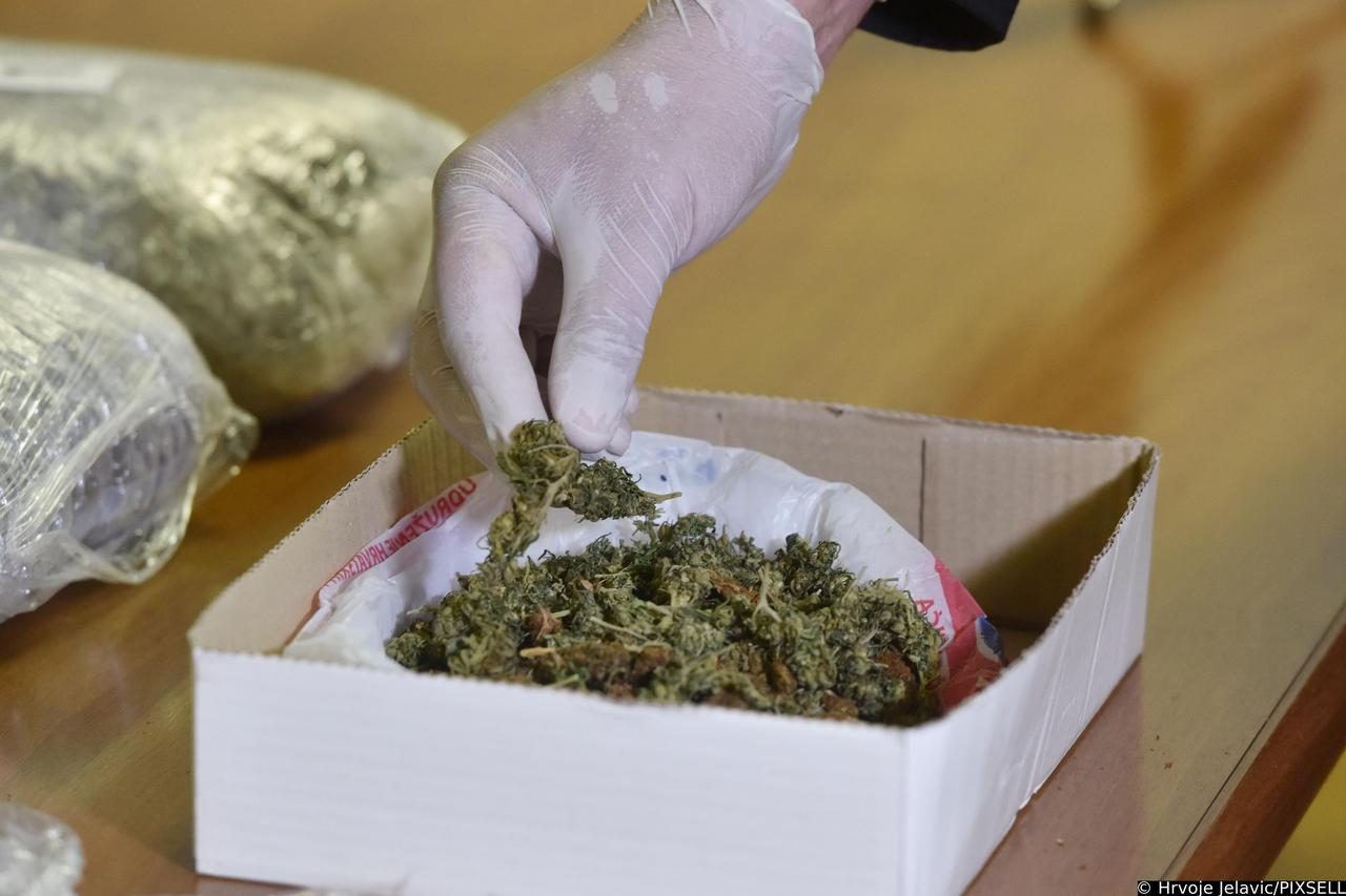 Šibenik: Policija održala konferenciju povodom zapljene droge i oružja