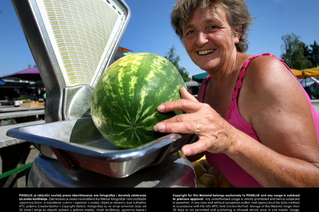 '12.07.2012., Djakovo - Poznata prodavacica voca i povrca na trznici bit ce prva zena koja ce se kandidirati za gradonacelnika grada Djakova. Ljubica Puljic Photo: Davor Javorovic/PIXSELL'