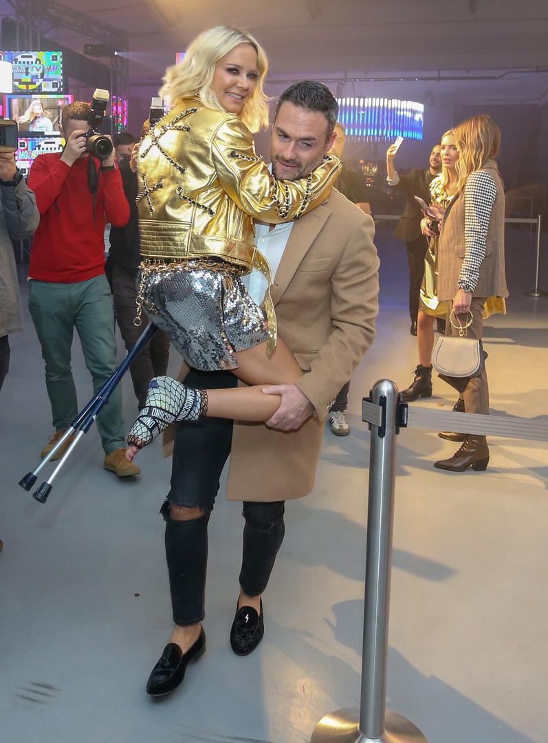 U lipnju prošle godine Maja je objavila da se nakon šest godina braka razvodi od Nenada Tatarinova s kojim ima sina Blooma. 