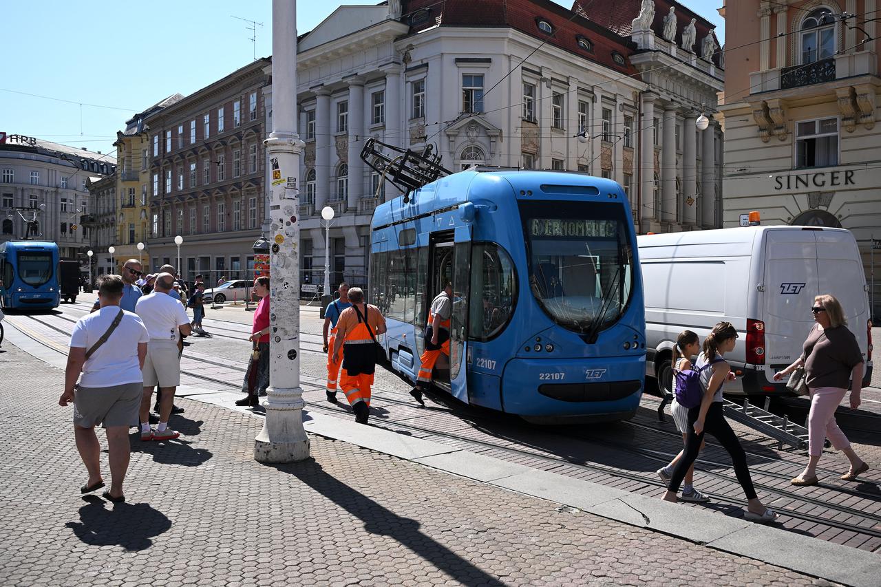 Zagreb: Pantograf skoro pao s tramvaja