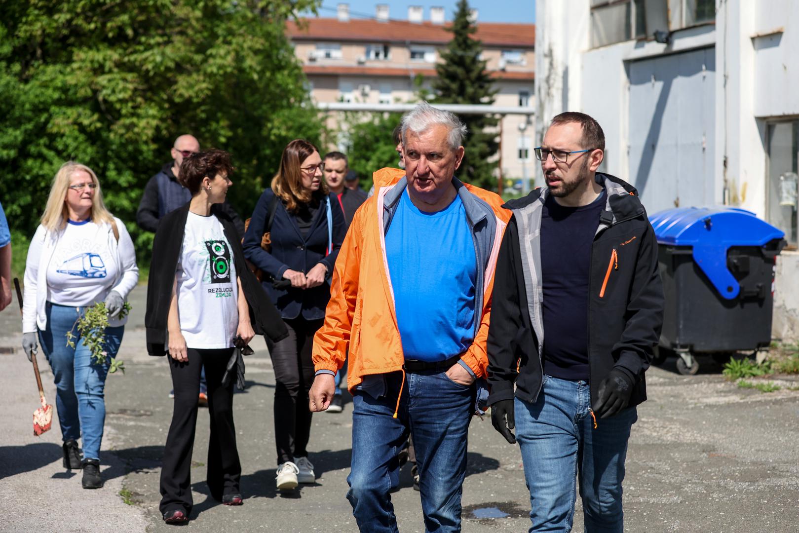 27.04.2025., Sesvete - Udruga Zelene i plave Sesvete i Cisteci medvjedici u akciji ciscenja smeca u sklopu projekta Rezolucija Zemlja 2025. Akciji ciscenja se prikljucio i gradolnacelnik Tomislav Tomasevic. Photo: Igor Kralj/PIXSELL