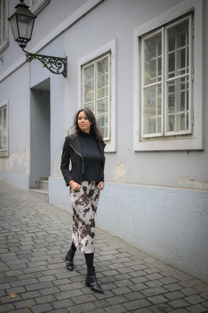 Prije nego što je pala u komu živjela je užurbanim tempom. Bila je zaštitno lice Guessa na globalnoj razini, a zbog modnih angažmana proputovala je gotovo cijeli svijet. - Znala sam ići s jednog putovanja na drugo. Imala sam ludi tempo. To ljeto uoči svega što mi se dogodilo upravo sam se bila vratila iz Los Angelesa. Odlučila sam otići s prijateljicama na more. Sama sam sebi rekla da se želim zabaviti. Na Zrću sam pila, pušila, tulumarila i nisam uopće spavala - prisjetila se Kim.