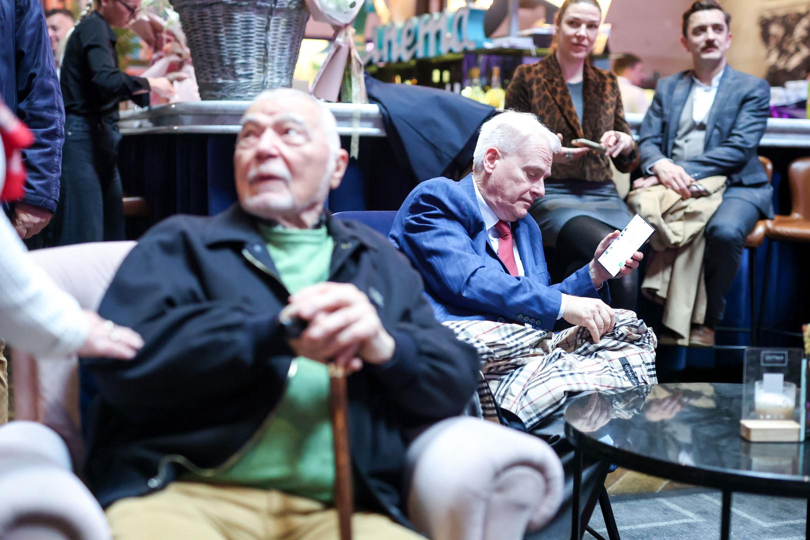 Riječ je o vizualno dojmljivom ostvarenju Alena Matušina koje tematizira život i nasljeđe plemićke obitelji Zrinski, s posebnim naglaskom na lik i djelo Nikola VII. Zrinski, poznatog i kao Nikola VII. Zrinski Čakovečki.