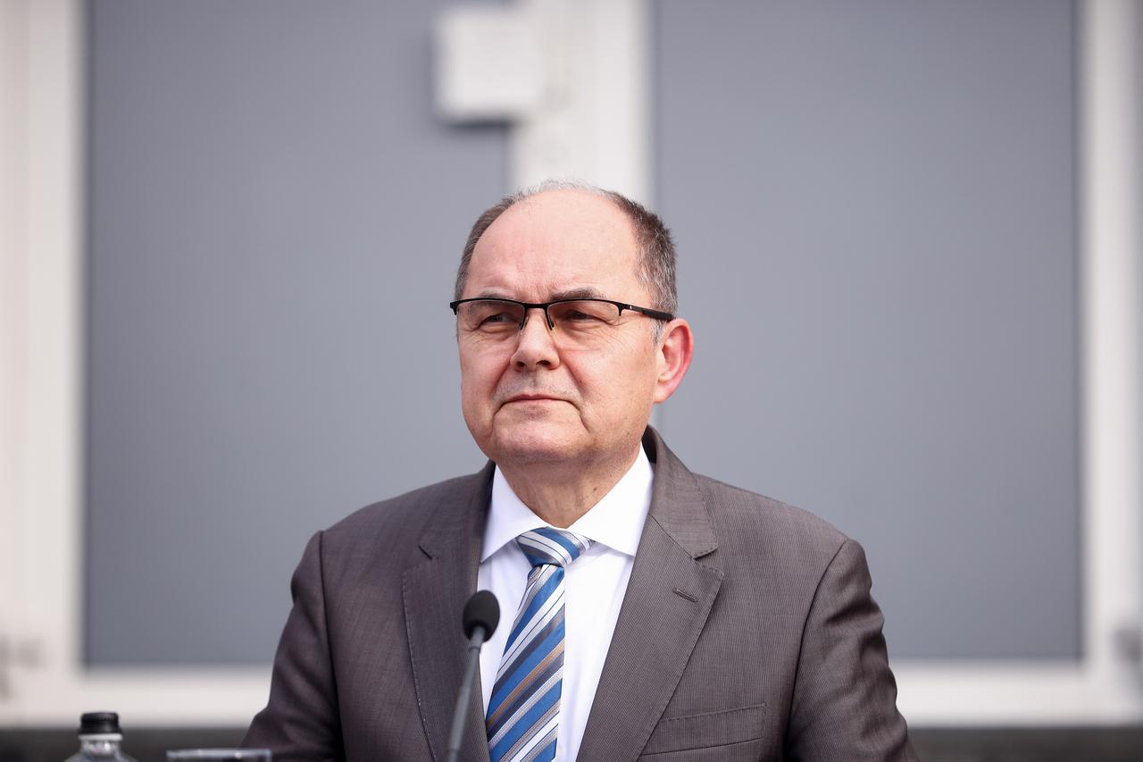 Sarajevo: Schmidt održao izvanrednu konferenciju za medije uoči presude Miloradu Dodiku