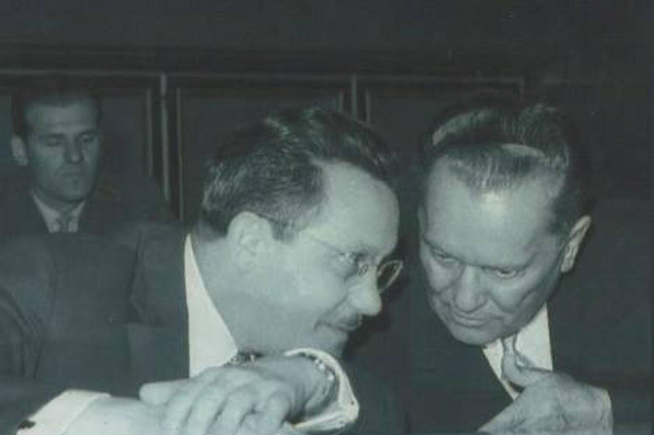 knjiga broz protiv tita