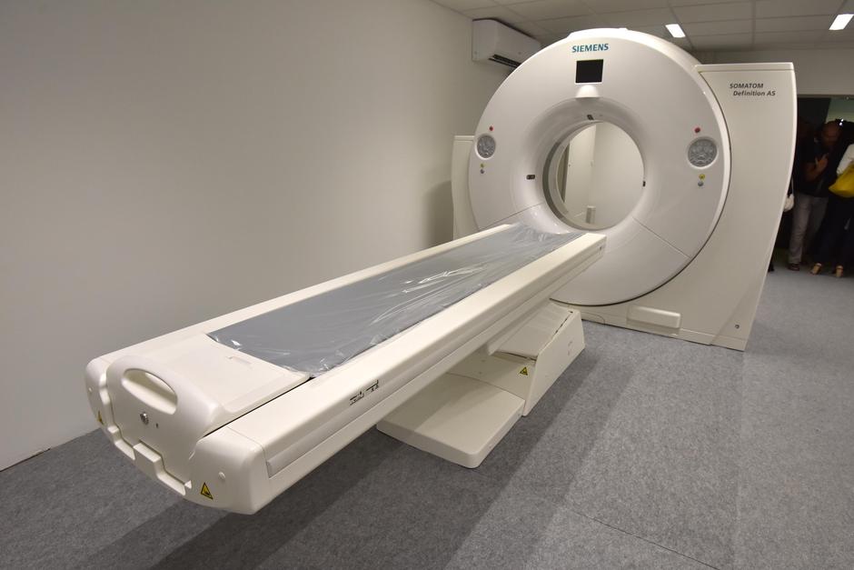 Zadar: Tehni?ki ministar zdravlja dr. Dario Naki? predstavio je novi CT ure?aj vrijedan 5 milijuna kn