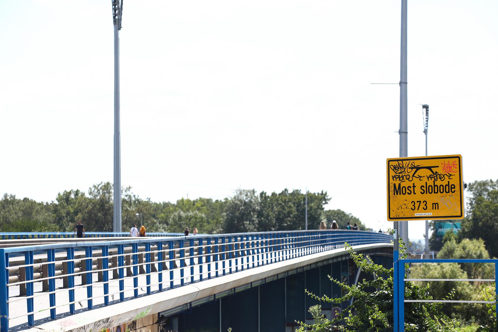 Most slobode otvoren je pak 1959., povezuje Novi Zagreb s ostatkom grada i izgrađen je u obliku plitkog luka.