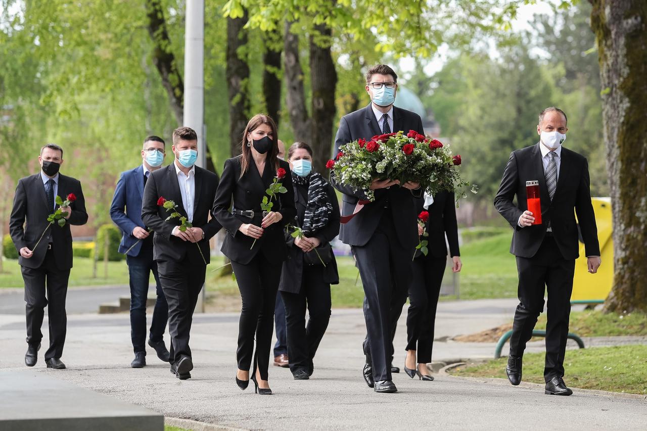 Polaganjem vijenaca SDP obilježio 14. godišnjicu smrti Ivice Račana