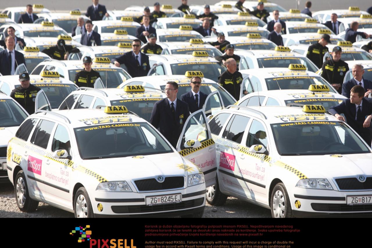 '20.04.2011., Zagreb - Dan otvorenih vrata Taxi Cammea odrzan je  ispred Arena centra u Zagrebu. Taxi Cammeo predstavio je svoje taksije s najsuvremenijom opremom i Taxitronic, uredjaj koji objedinjuj