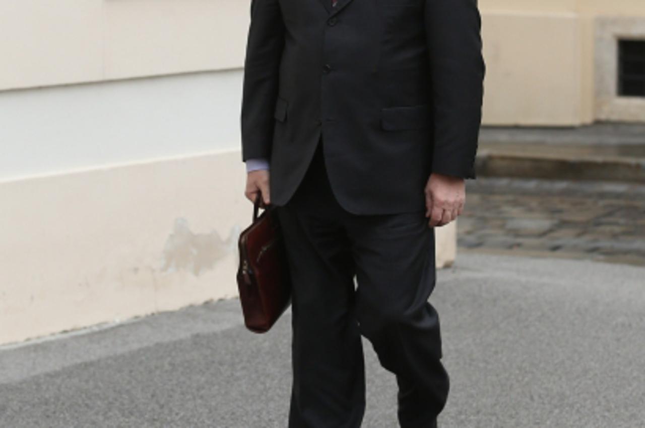 '28.02.2013., Zagreb - Dolazak ministara na redovnu sjednicu Vlade u Banske dvore. Slavko Linic.    Photo: Marko Lukunic/PIXSELL'