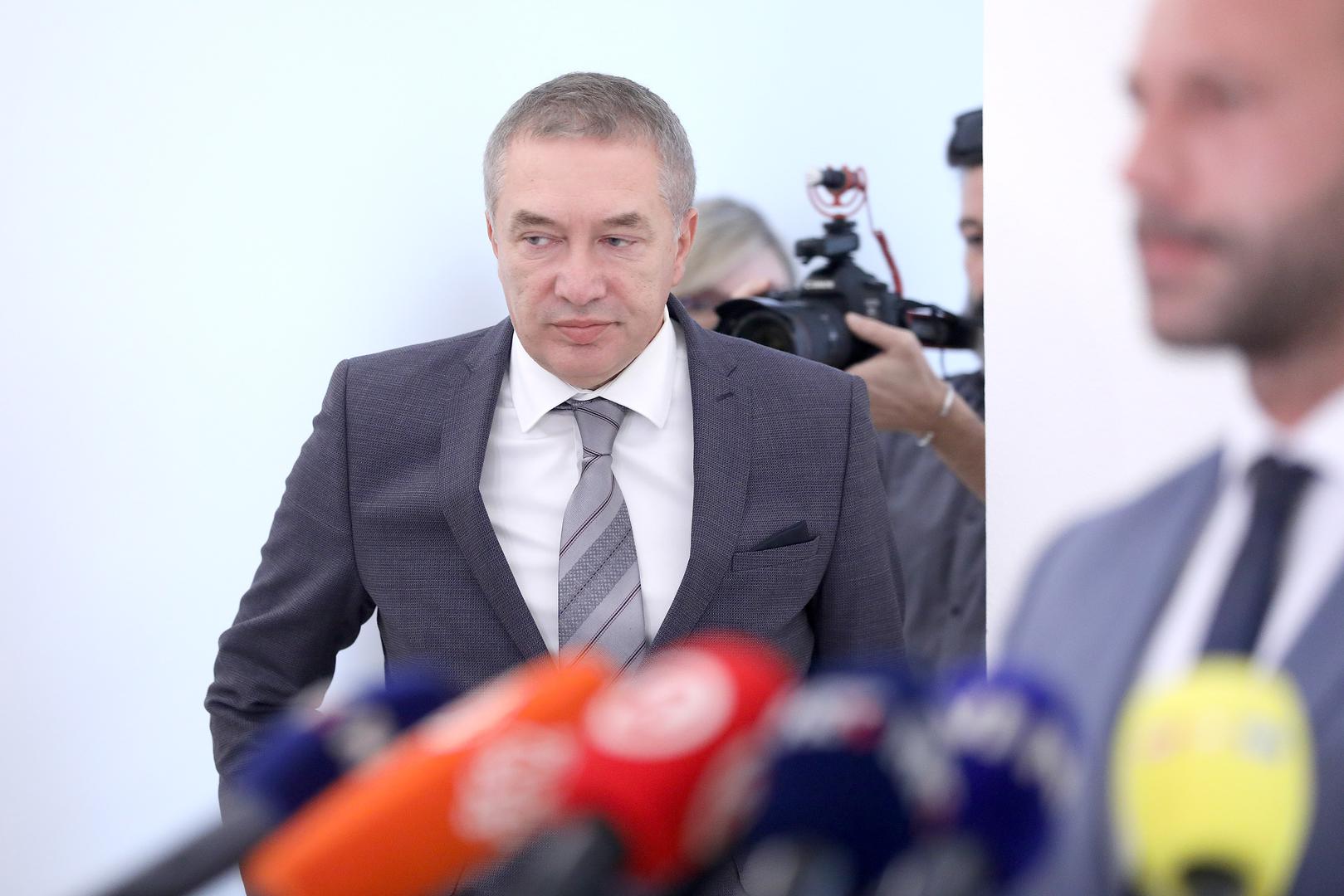 06.10.2022., Zagreb - Dragan Kovacevic, optuzen u aferi JANAF za primanje mita, namjestanje poslova i nezakonito pogodovanje odlazi iz Sabora nakon zavrsetka sjednice Nacionalnog vijeca za pracenje provedbe strategije suzbijanja korupcije.. Photo: Patrik Macek/PIXSELL