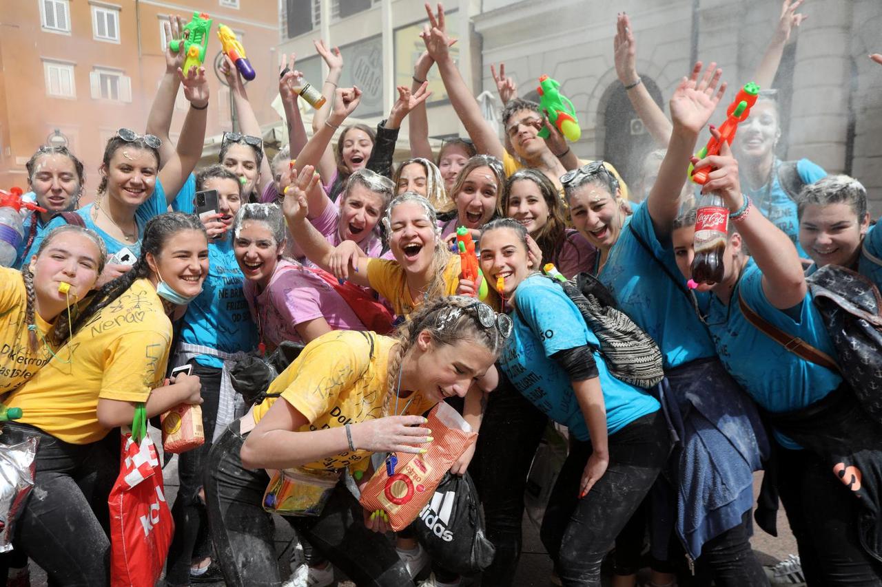Rijeka: Maturanti na Korzu proslavili završetak srednjoškolskog obrazovanja