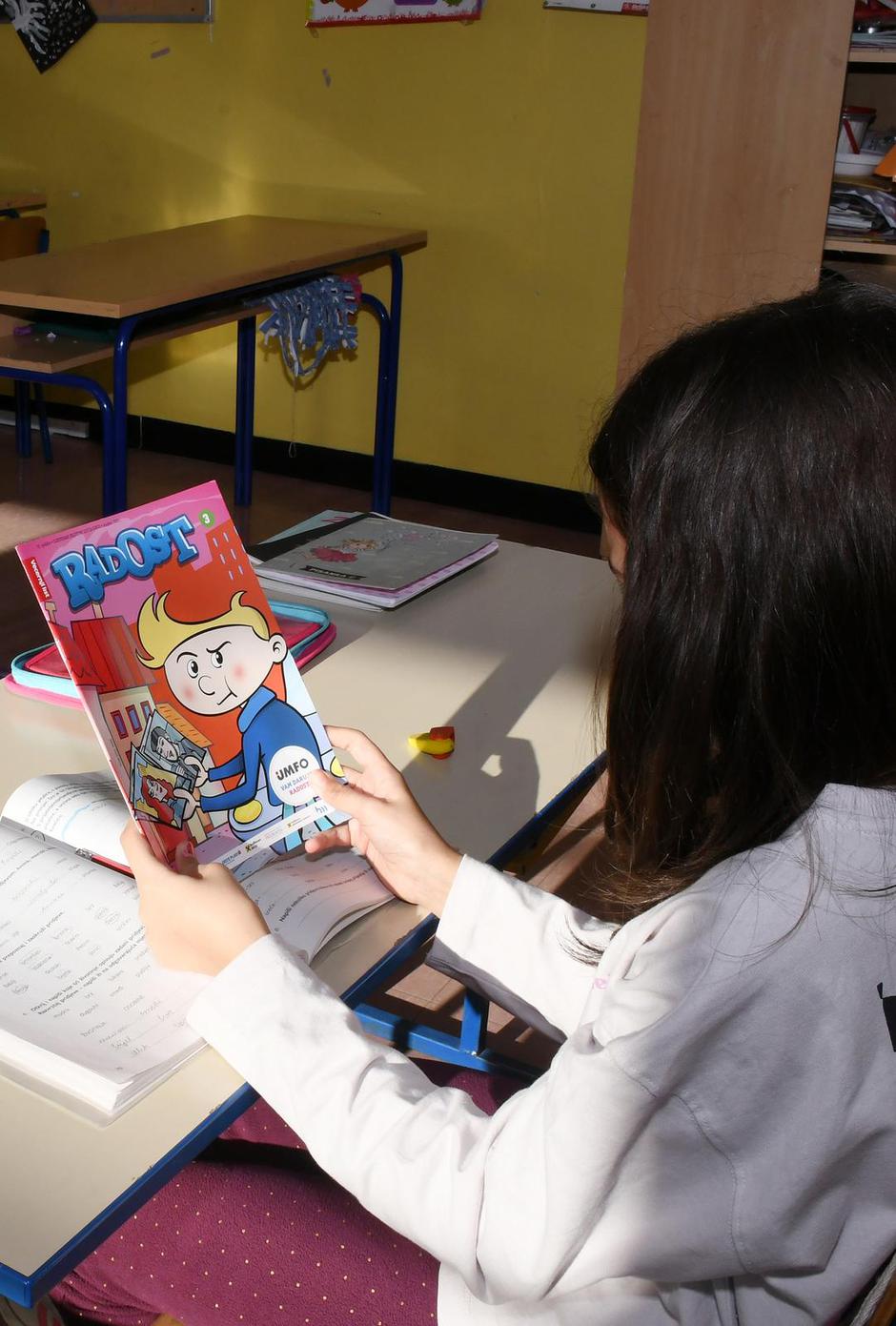Učenici osnovne škole Jasenovac dobivaju besplatno časopis Radost