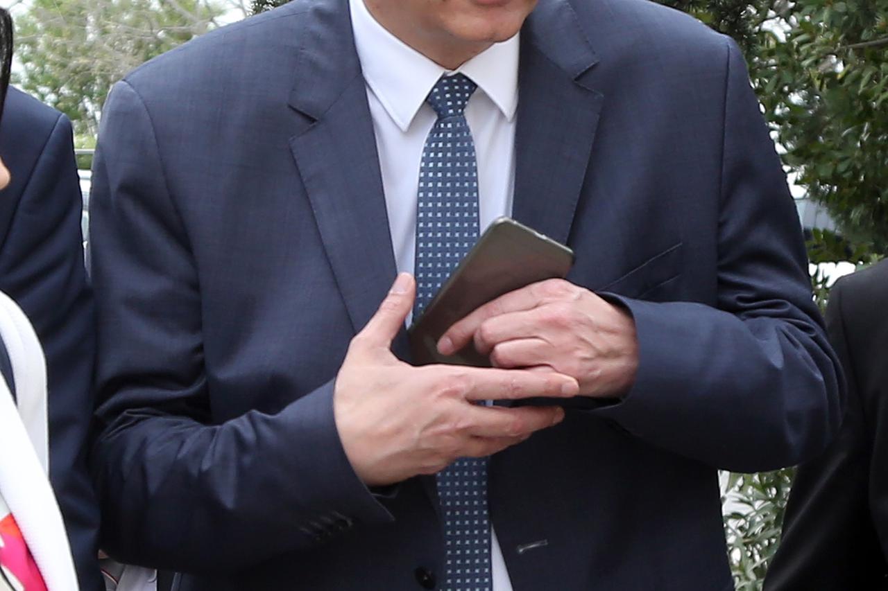 31.03.2016., Sibenik - Prvi potpredsjednik Vlade Tomislav Karamarko sastao se sa stranackim kolegama iz zupanijske organizacije HDZ-a, koji je bio zatvoren za javnost. Photo: 