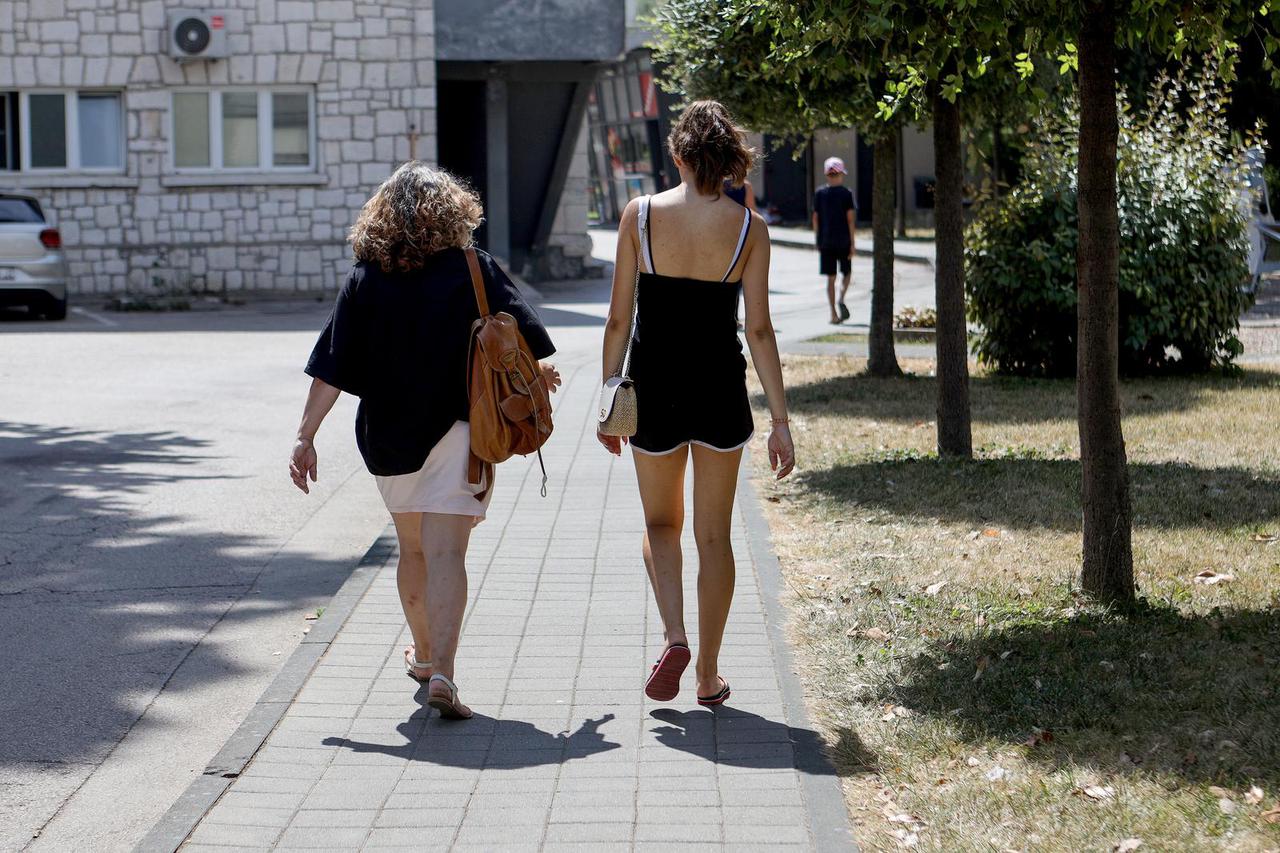 Zadar: Djevojka koja je rodila na Paklenici posjetila je dijete u bolnici