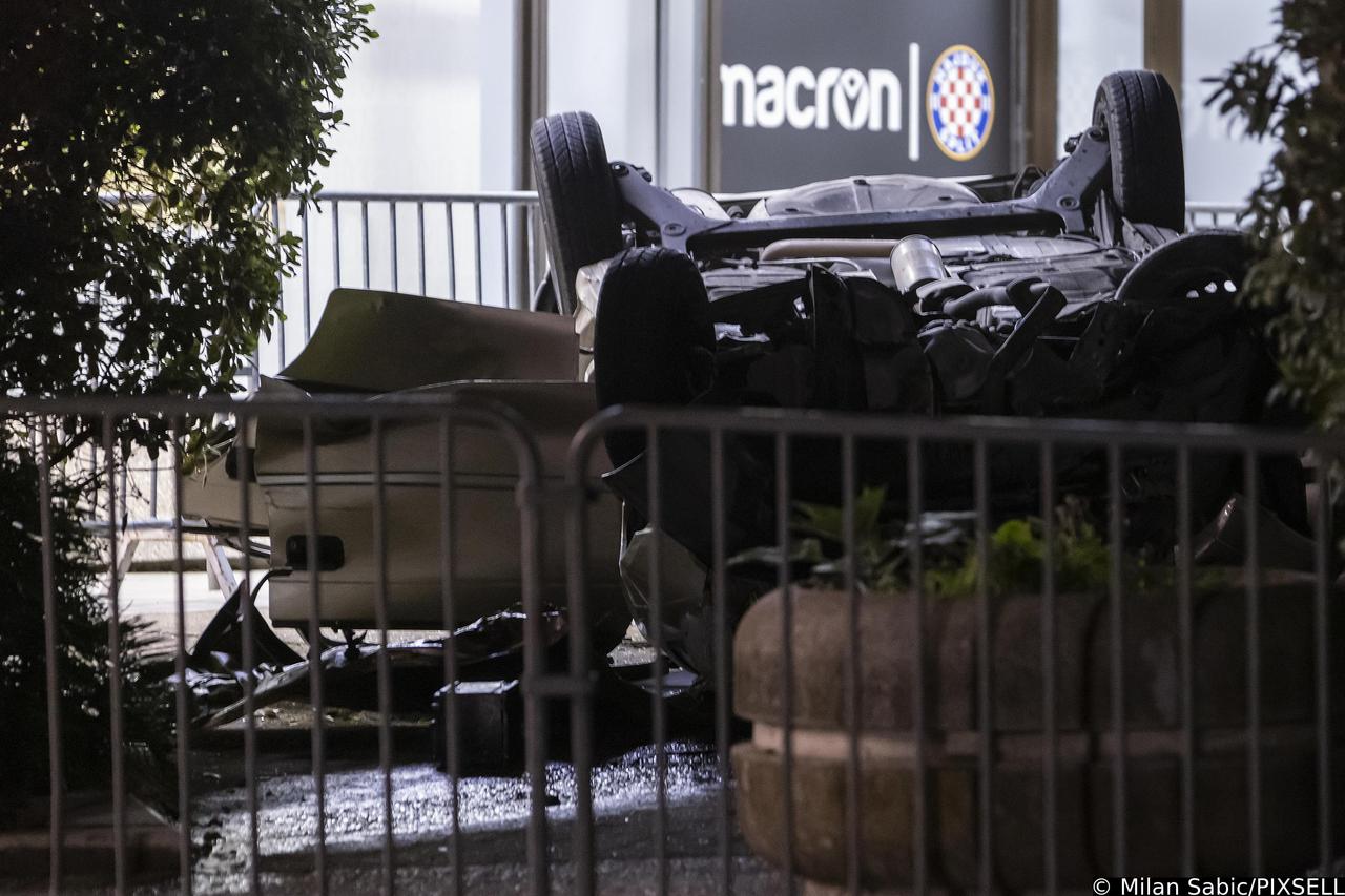 Split: Automobilom probio ogradu na Poljudu i pao s desetak metara visine