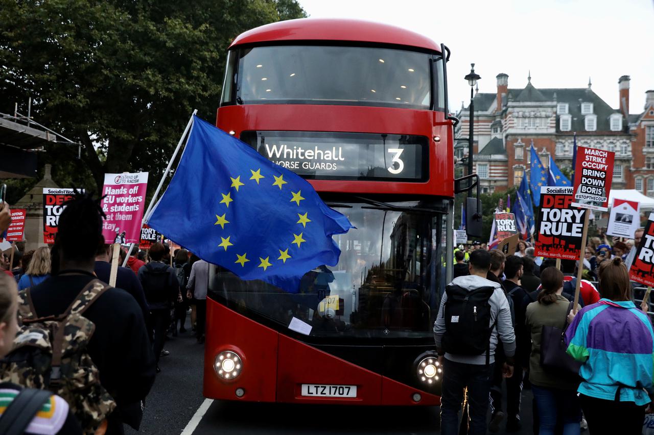 Anti-Brexit bus