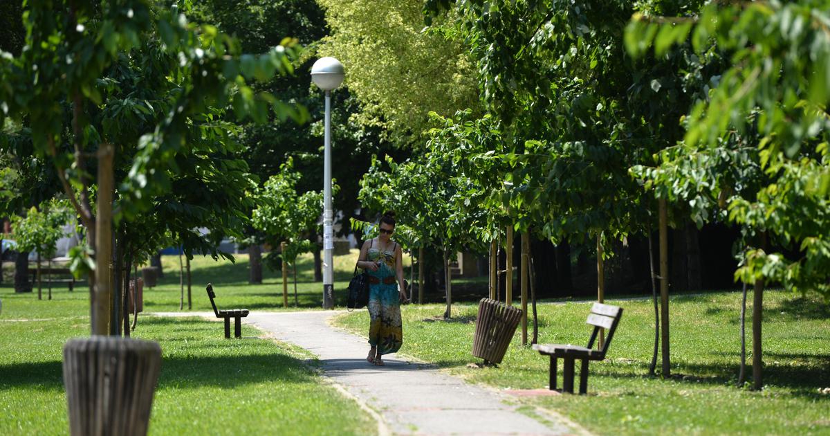 Uništena klupa u nedavno obnovljenom dječjem parku u zagrebačkom Zapruđu