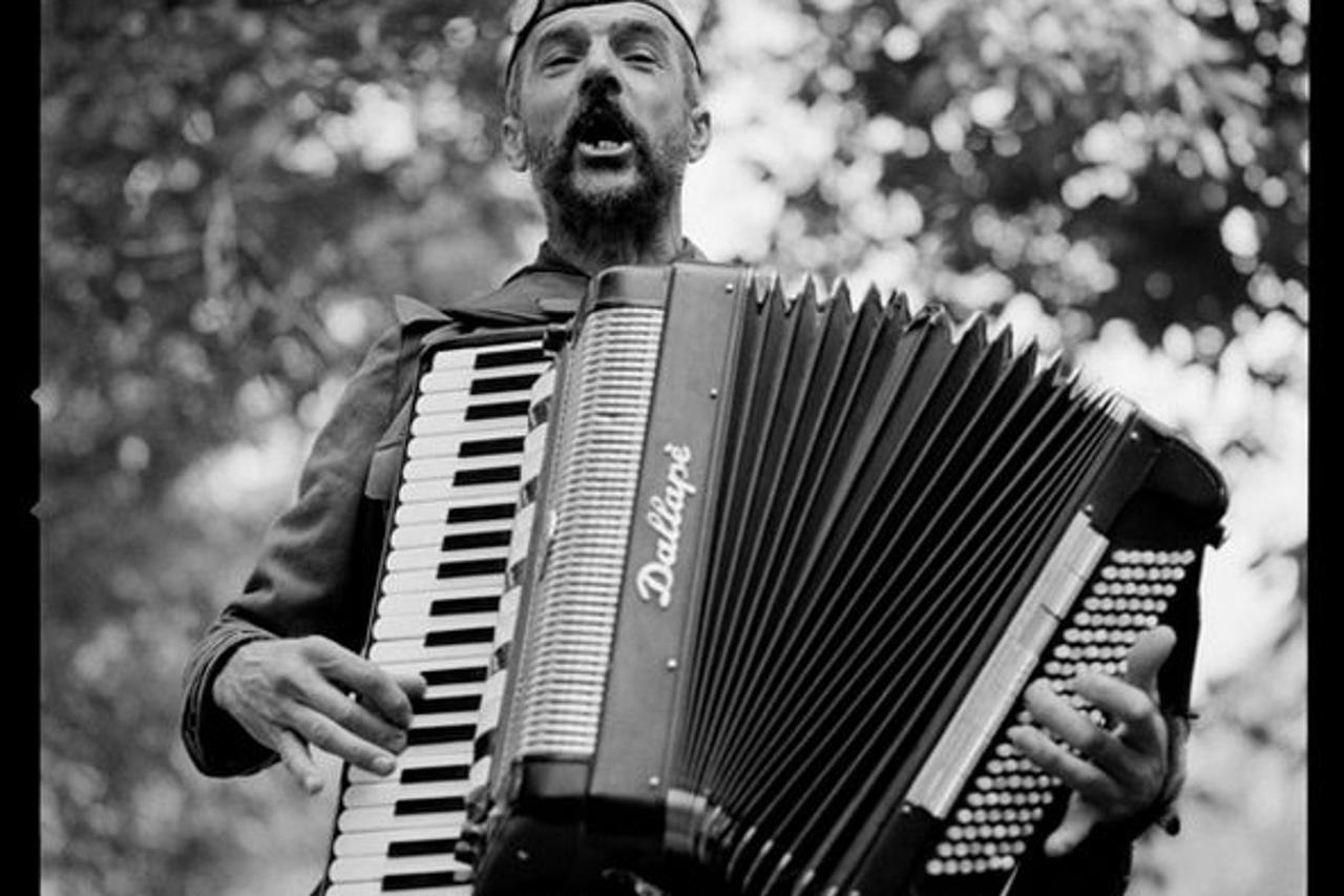 Duhovi prošlosti, Darije Petković