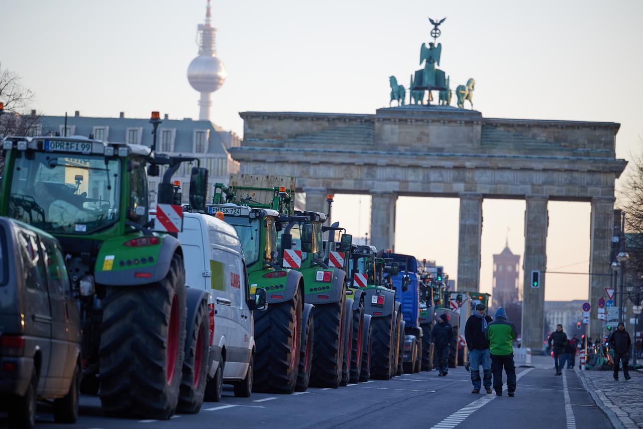 Veliki prosvjed poljoprivrednika koji blokiraju promet diljem Njema?ke