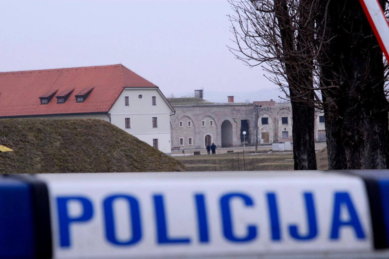 'slavonija-01.02.11- slavonski brod- hrvatska  dojava o bombi u slavonskobrodskoj tvrdjavi-evakuirana gradska uprava, ucenici glazbene skole i klasicne gimnazije. policija je blokirala sve prilaze tvr