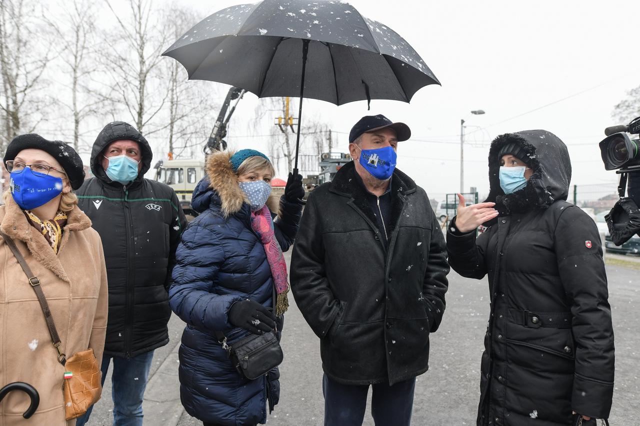 Zagreb: Bandić u Brezovici na podjeli građevinskog materijala za sanaciju od potresa