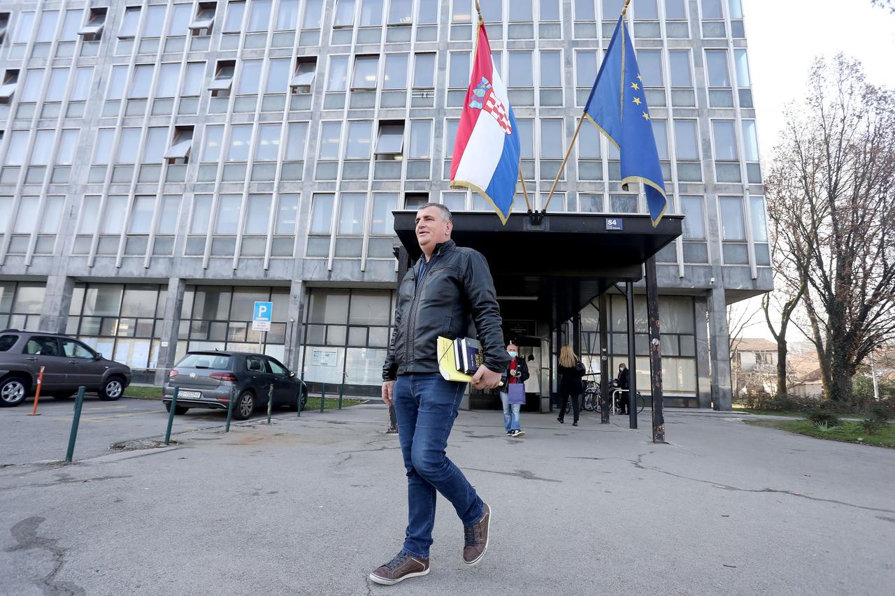 Zagreb: Miro Bulj na ročištu zbog tužbe Stjepana Mesića za klevetu