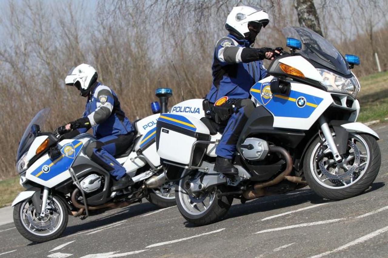 policija