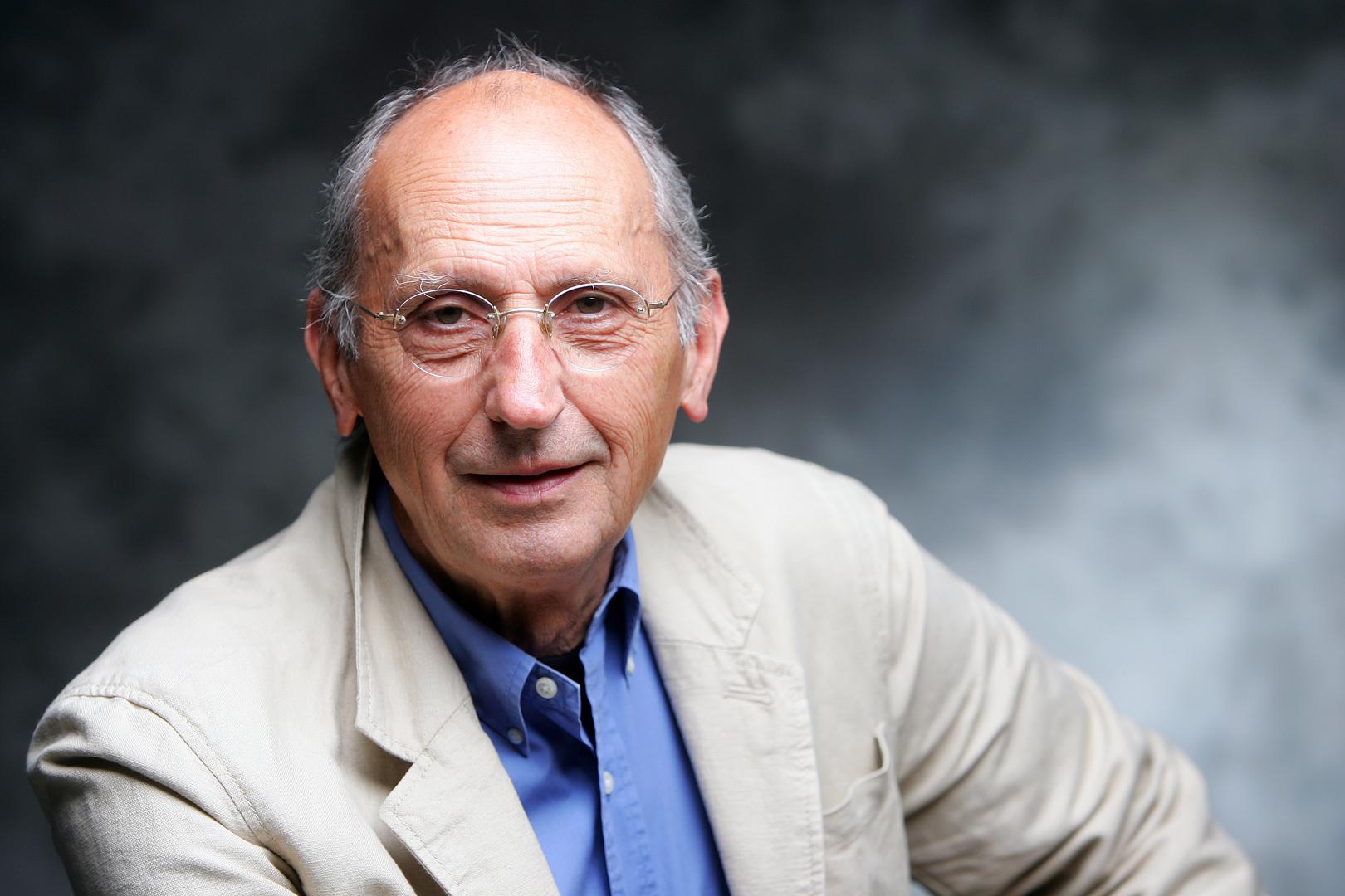 Danas 91. rođendan slavi Oliver Mlakar, legendarni televizijski voditelj i jedno od najprepoznatljivijih TV lica, ostavio je dubok i trajan trag u povijesti malih ekrana. 