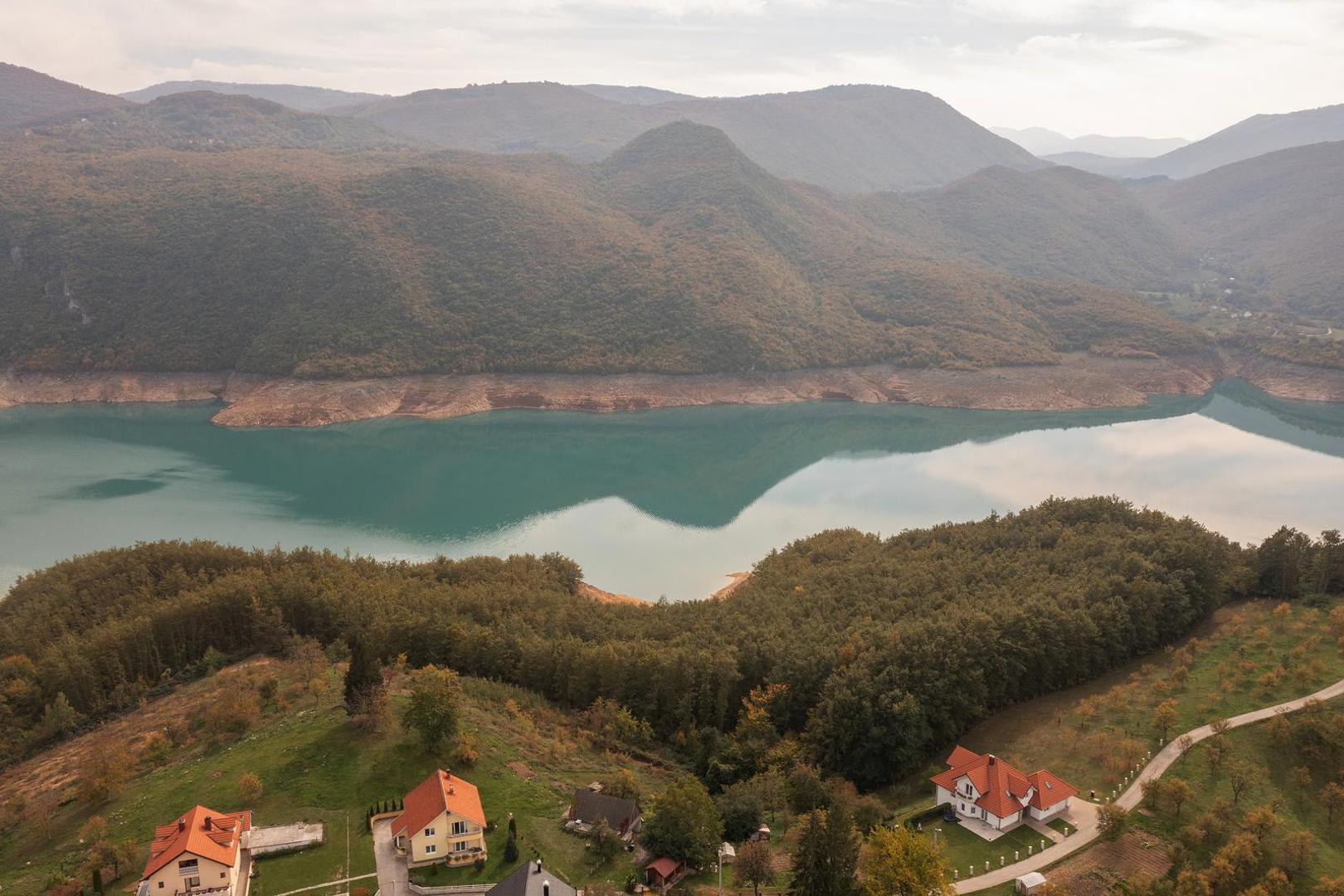 09.10.2022., opcina Prozor-Rama, Bosna i Hercegovina - Ramsko jezero zbog velikih susa tijekom ljetnih mjeseci u velikom dijelu je presusilo. Photo: Matko Begovic/PIXSELL