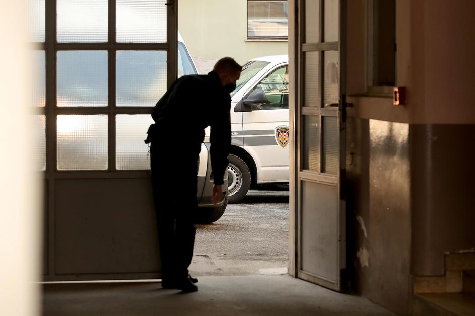 Zagreb: Dolazak uhićenih u aferi "stečajni upravitelj" na Županijski sud