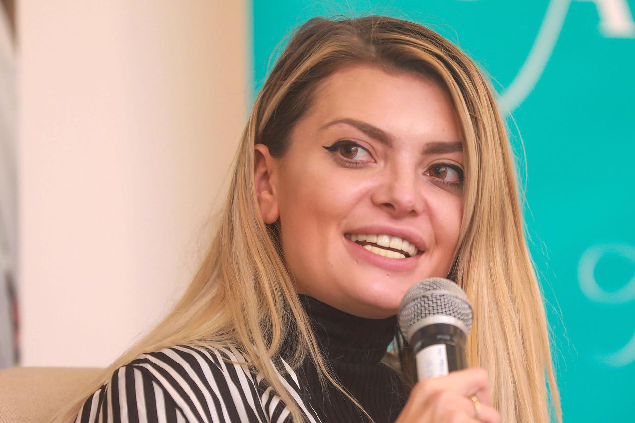 23.12 1990. Zagreb: Rođena Ella Dvornik