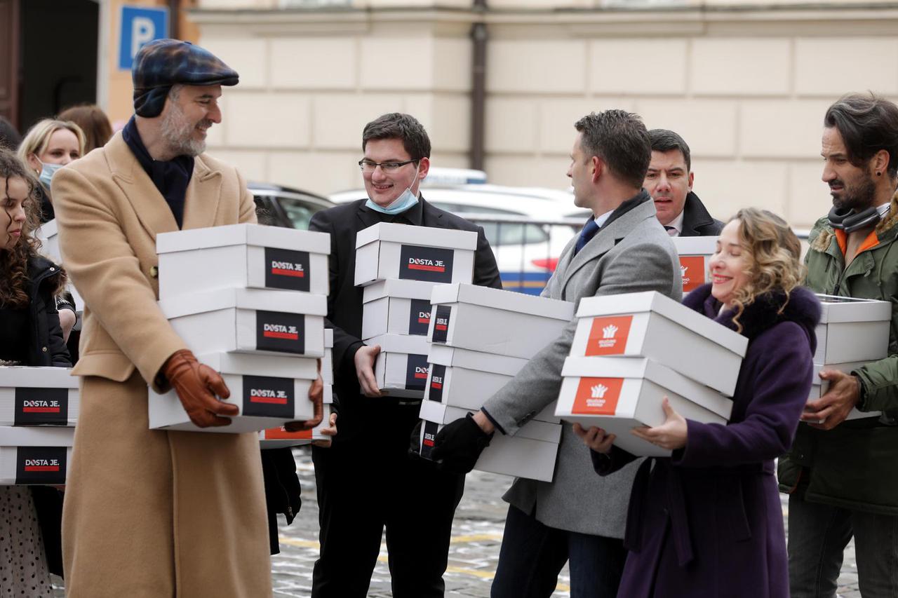 Zagreb: Mostovci predali potpise za referendum protiv covid-potvrda