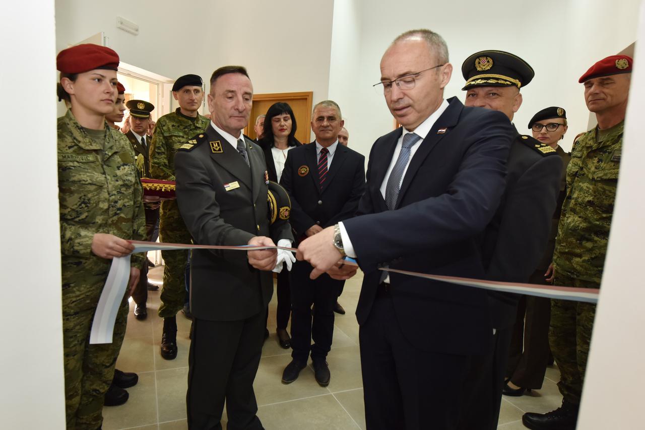 Ministar Damir Krstičević i Mirko Šundov otvorili spomen sobu 4. gardijske brigade Pauci