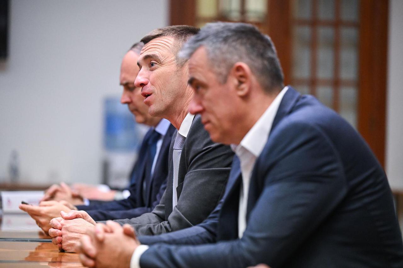 Zagreb: Domovinski pokret predao kandidacijske liste za Europski parlament