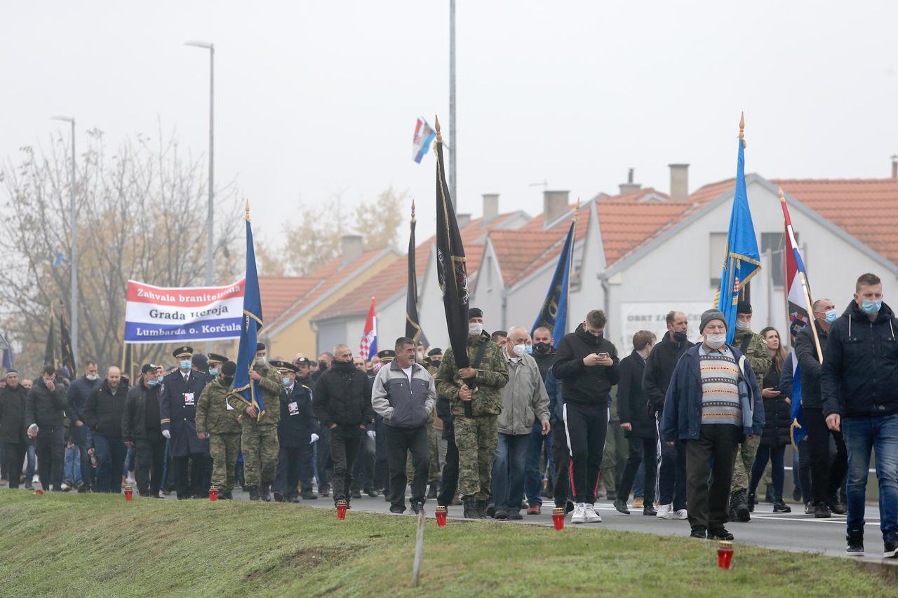 Vukovar: Položeni vijenci na Memorijalnom groblju zrtva iz Domovinskog rata
