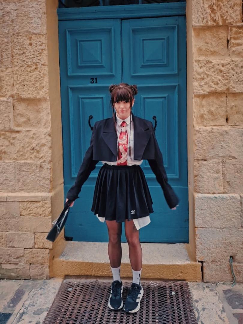 Nije trebalo dugo da objava prikupi tisuće lajkova i komentara, potvrđujući još jednom Ellin status jedne od najkomentiranijih osoba na domaćoj javnoj sceni, koja se ne boji izraziti svoju individualnost.