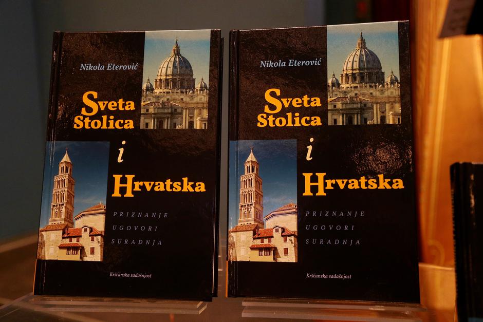 Predstavljena knjiga "Sveta Stolica i Hrvatska"