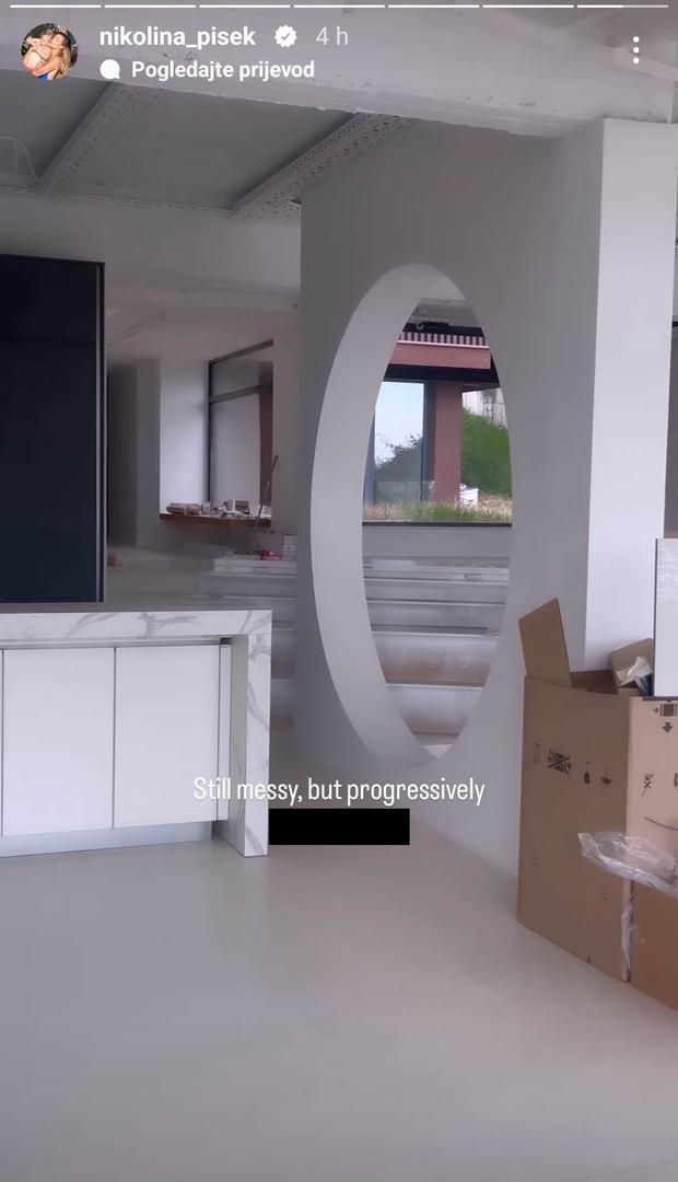 Cijeli proces dijelila je sa svojim pratiteljima na Instagramu, a sada se prisjećamo kako je izgledalo uređenje njezine raskošne kuhinje.
