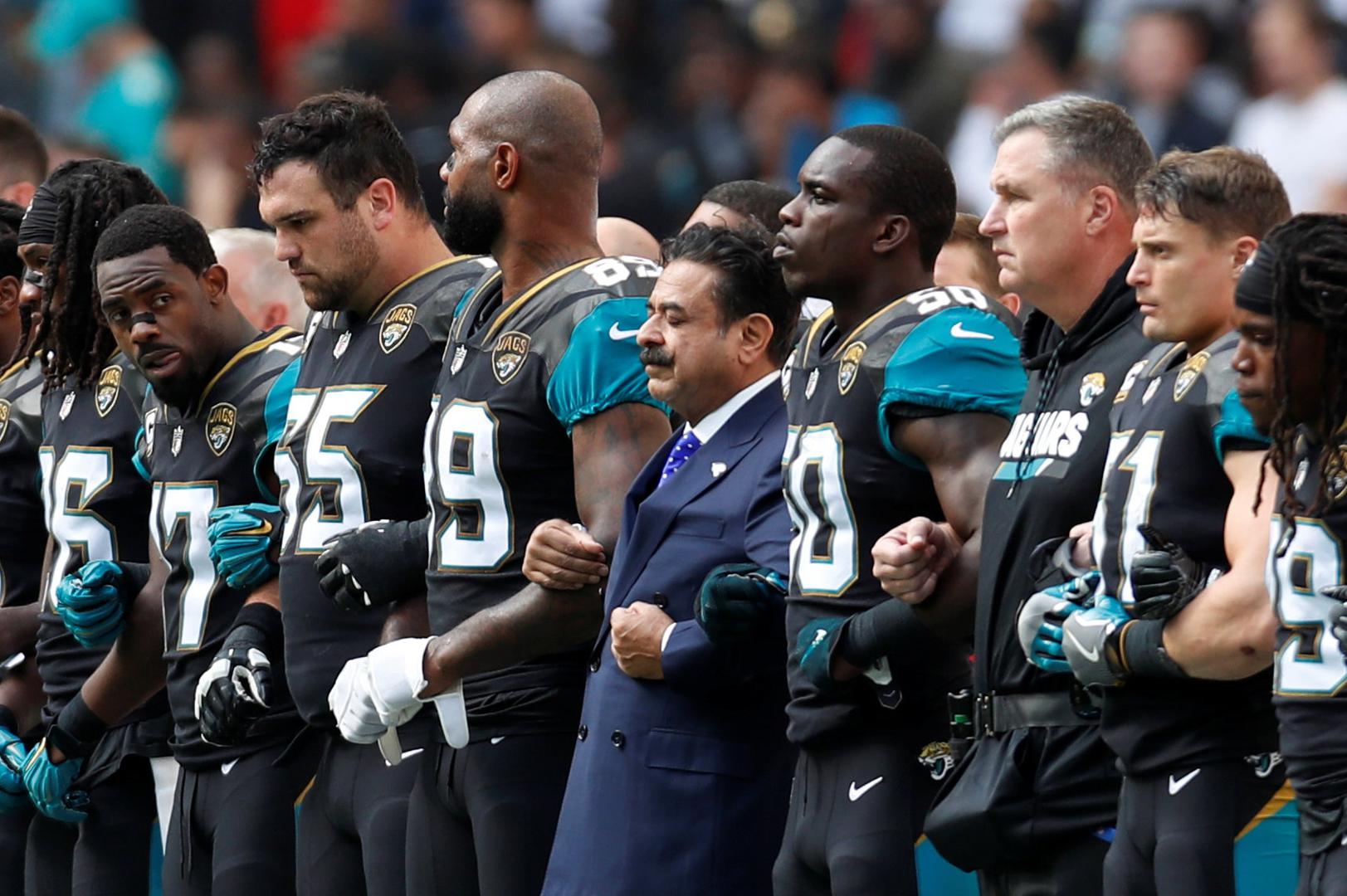 U Londonu su igrali Jacksonville Jaguarsi i Baltimore Ravensi. Igračima i stručnom vodstvu Jaguara na terenu se pridružio gazda Shahid Khan.