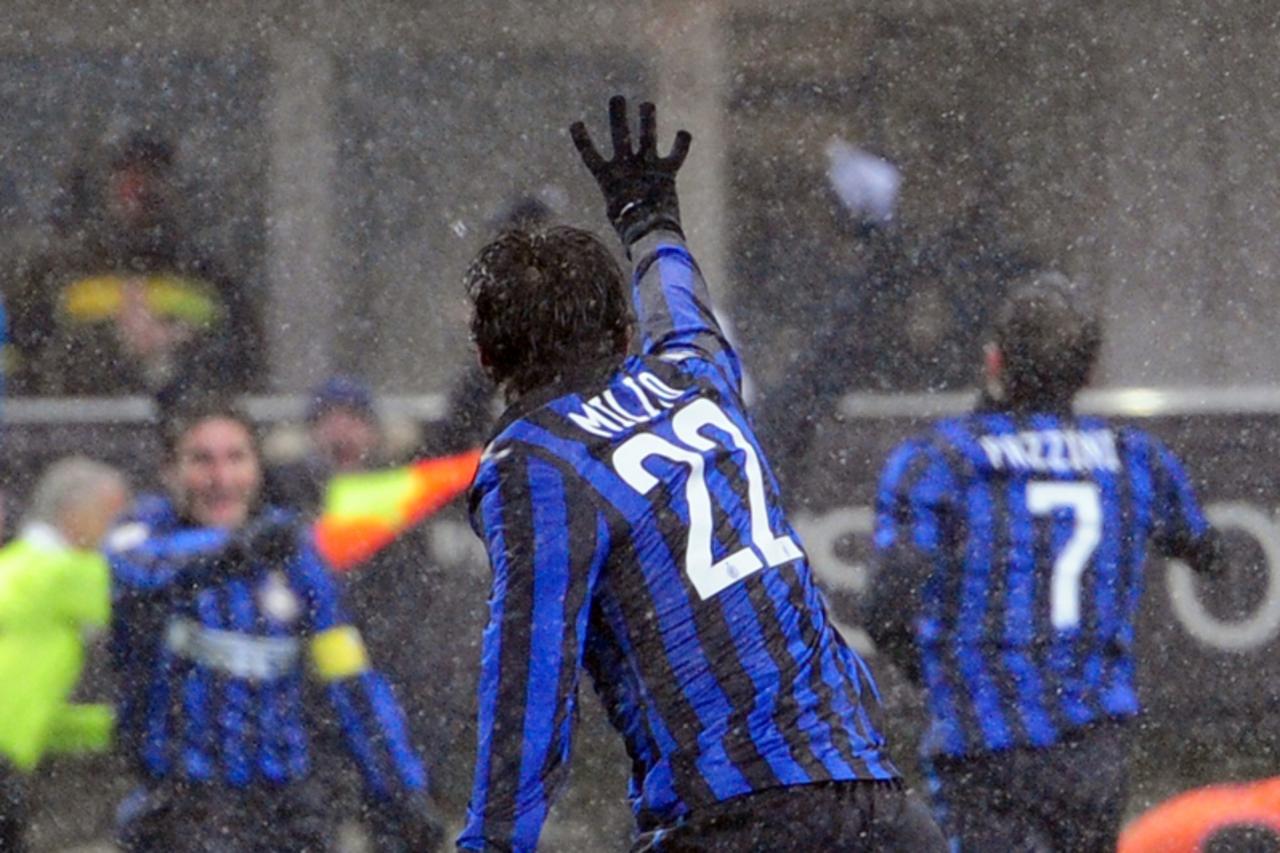 'Inter Milan\'s Argentine forward Milito celebrates after scoring his fourth goal during the Serie A football match between Inter Milan and Palermo at the San Siro Stadium in Milan on February 1, 2012
