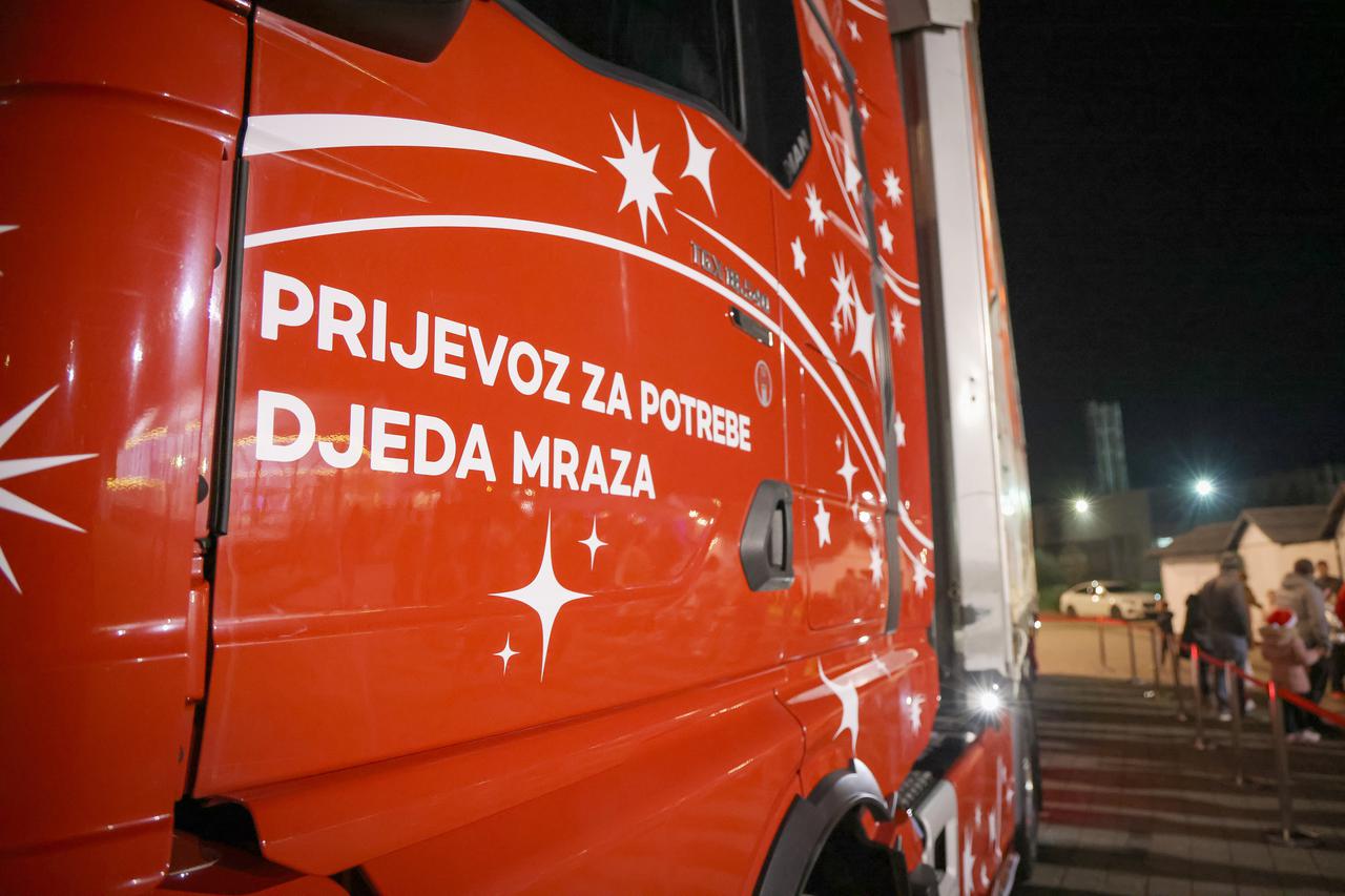 Zadar: Kamion Djeda Mraza na Višnjiku