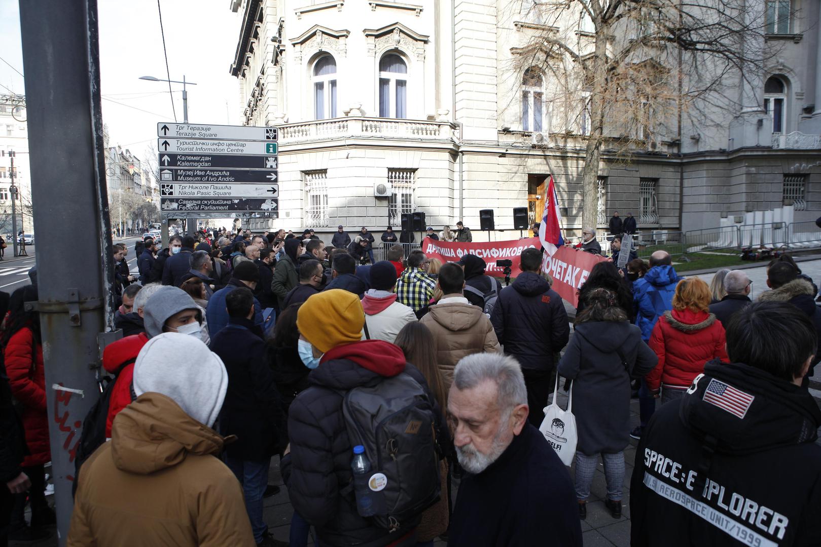 04, December, 2021, Belgrade - Lawyers gathered on Andric's wreath for a protest called "The Beginning of the Revolt", and the reason for the lawyers' protest is RioTinto and the law on expropriation, while after the protest they will join the citizens who block the roads from 2 pm. Photo: Amir Hamzagic/ATAImages

04, decembar, 2021, Beograd  - Advokati su se okupili na Andricevom venacu, na protestu pod nazivom "Pocetak bune", a razlog za protest advokata je RioTinto i zakon o eksproprijaciji, dok ce se nakon protesta prikljuciti gradjanima koji od 14 casova najvaljuju blokadu saobracajnica.Photo: Amir Hamzagic/ATAImages
