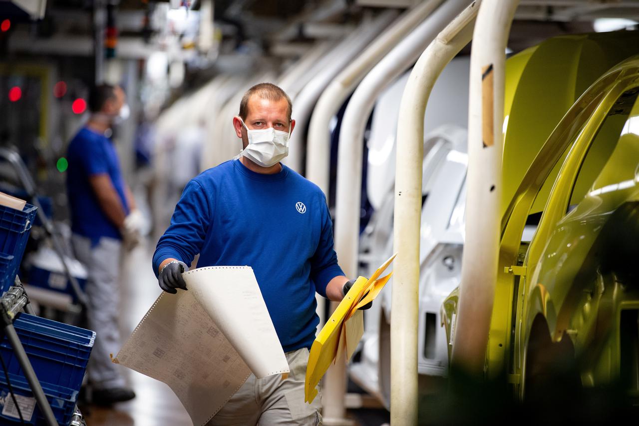FILE PHOTO: VW re-starts Europe's largest car factory after coronavirus shutdown