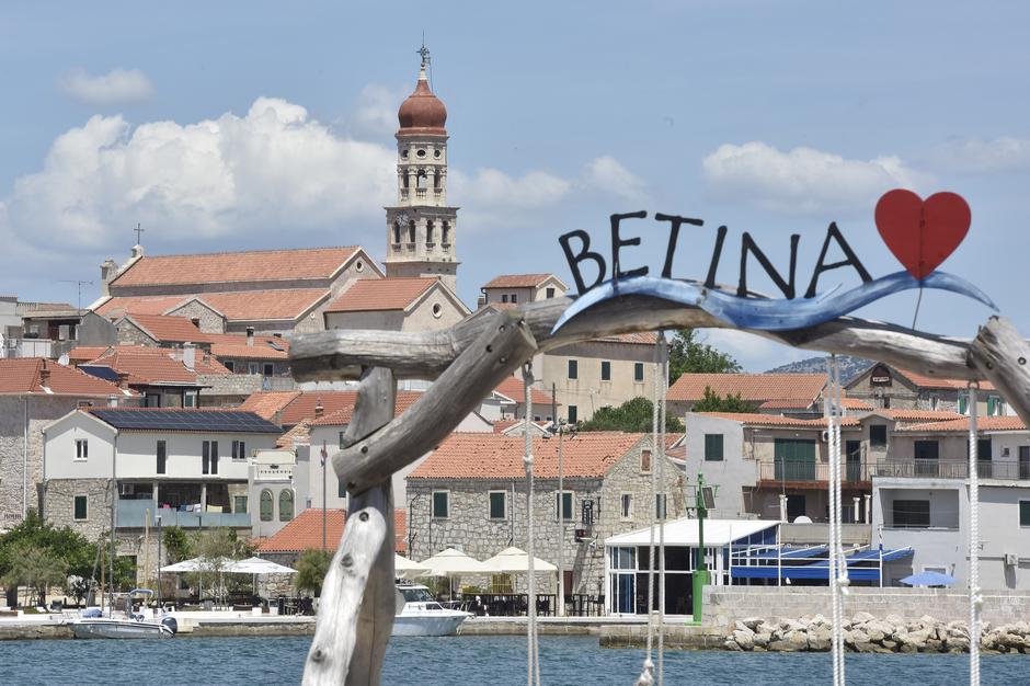 TURISTIČKA PATROLA Betina